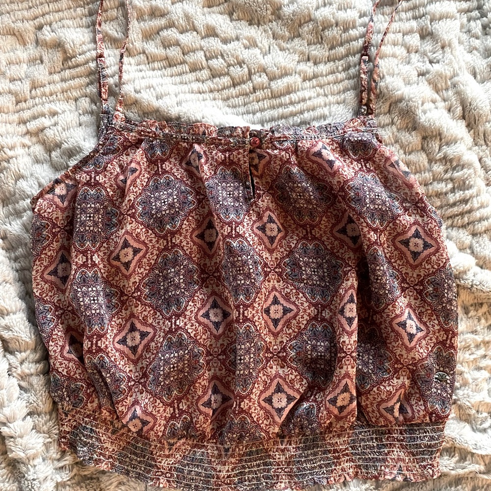 Cute semi crop AE top (M)